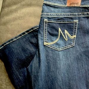 New without tags. Maurice’s size 16 short